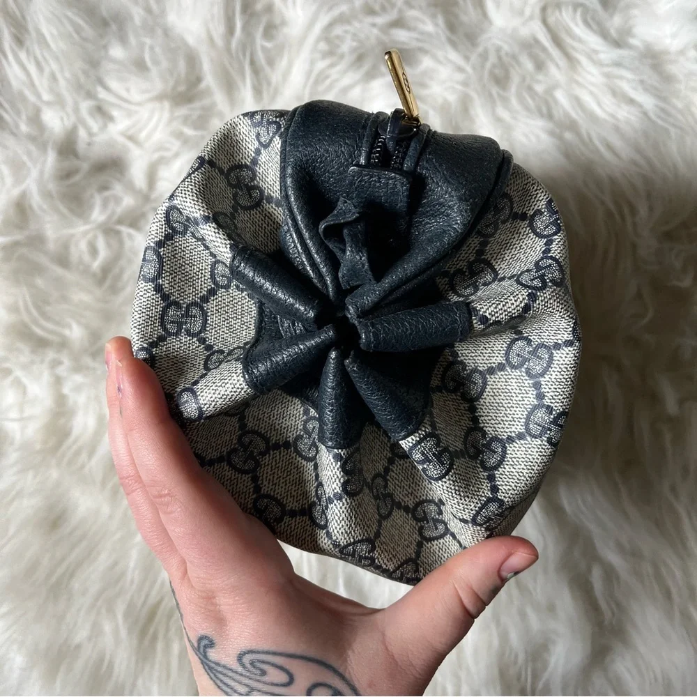 Reserved Bundle // Vintage Gucci Barrell Clutch & Louis Vuitton Wallet - Picture 7 of 14